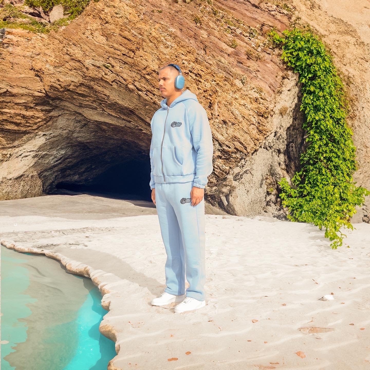 BABY BLUE ZIP-HOODIE